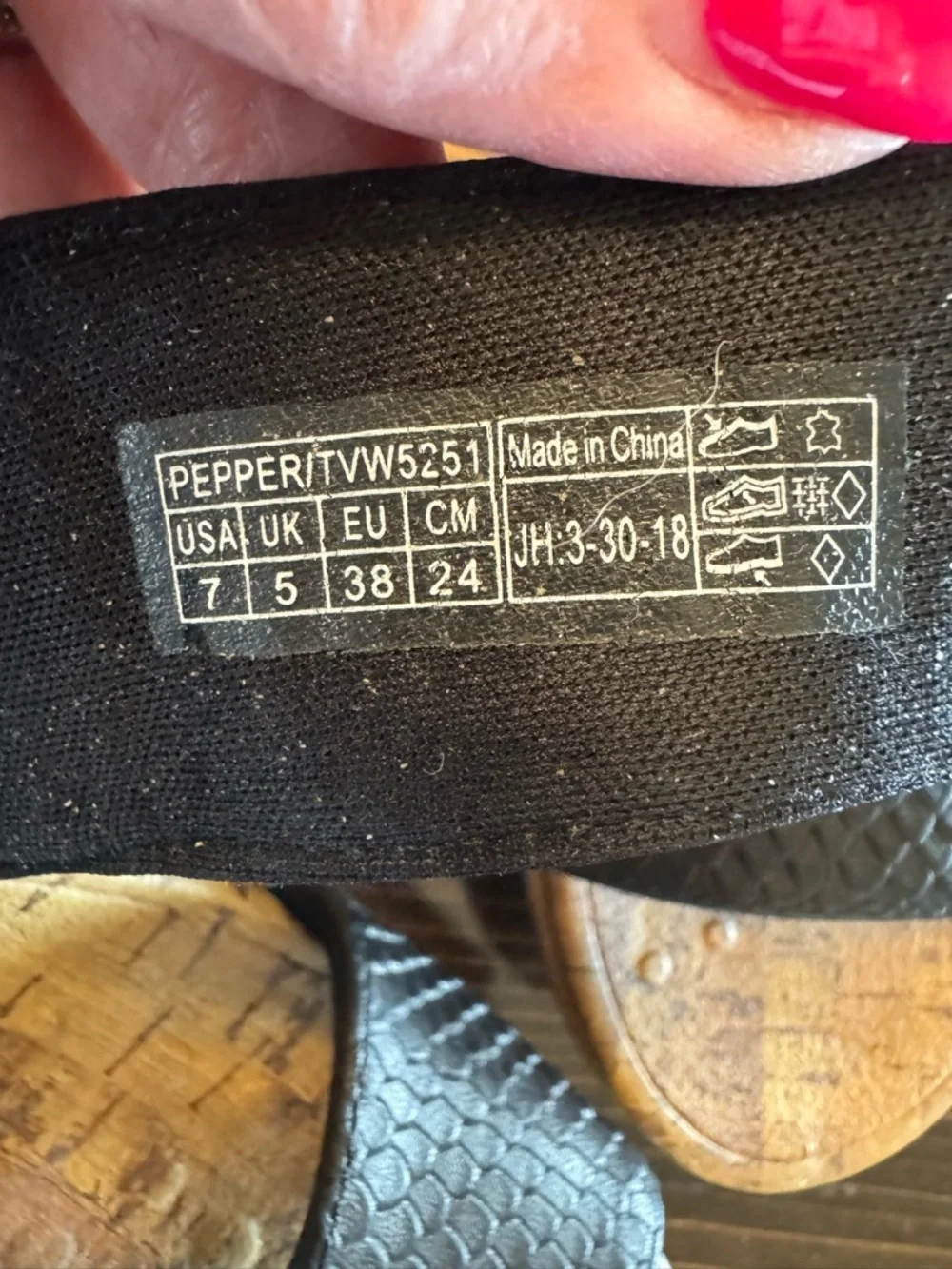 Vionic‎ Pepper Black Textured Leather Cork Wedge Sandals Size 7 EUC